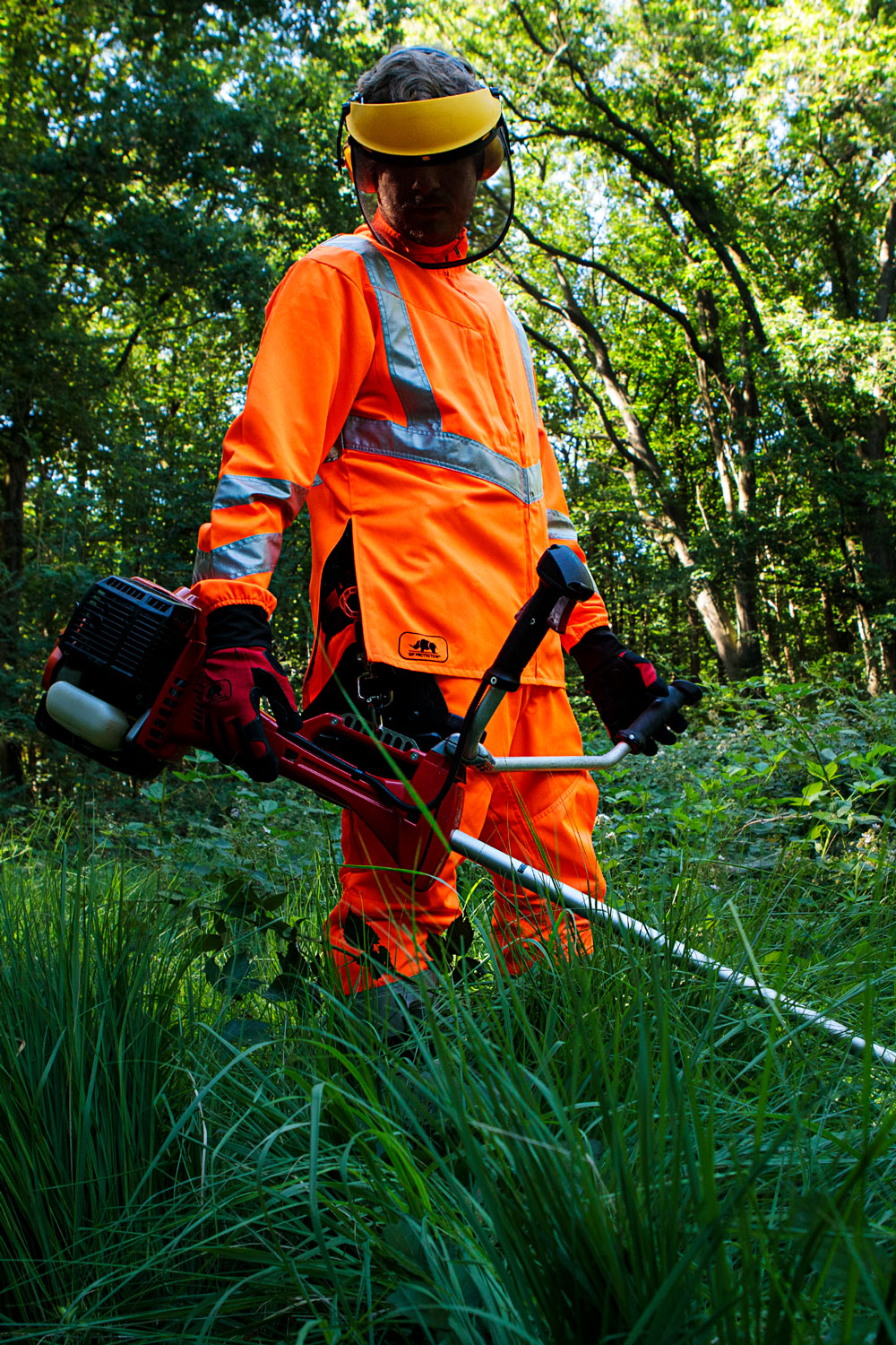 Seatless trousers for chainsaw use - To be worn over normal trousers